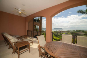 Alta Vista 2C 3bdr 3 bath by Stay in CR